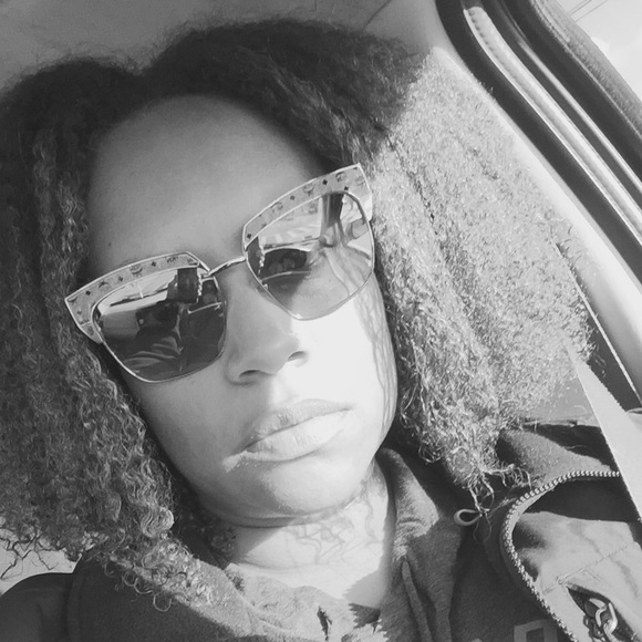 Meet your Posher π πππΆπ‘π - Picture 5 of 6